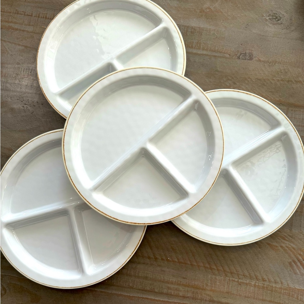 Pottery Barn White Plates•Set of 4•with division•BPA free•like new• EUC